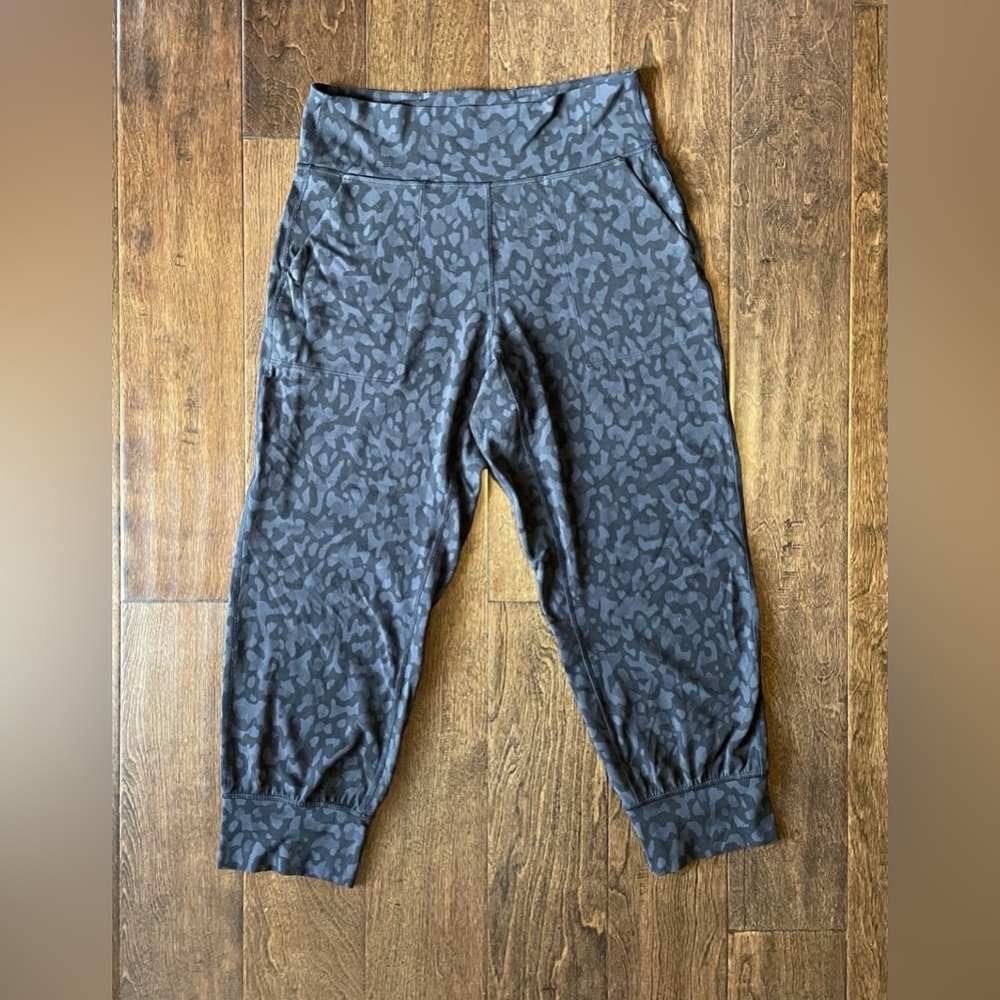 Lululemon Align Jogger Crop 22” Womens 8 Incognito Camo Multi Gray Athleisure